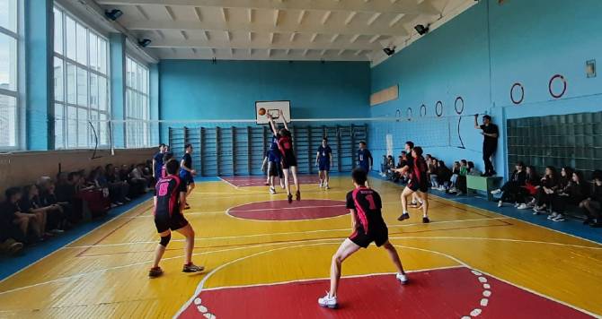 В Унече провели турнир по волейболу в память о Викторе Усове