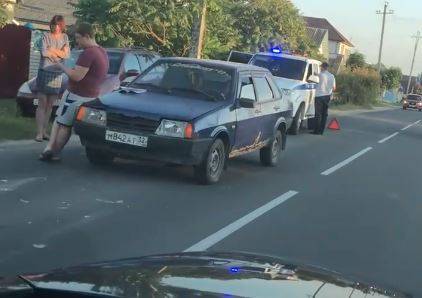В Новозыбкове на узкой улице столкнулись автомобили