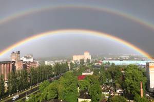 В Брянске массово публикуют фото двойной радуги