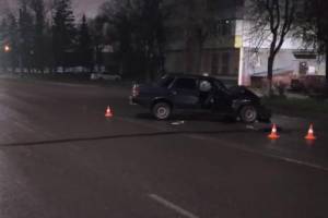 В Брянске на «Мечте» 25-летний водитель влетел в иномарку и сломал нос