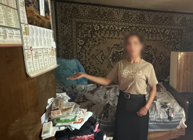 В Клинцах из дома пенсионера 18-летняя девушка украла 170 тысяч рублей