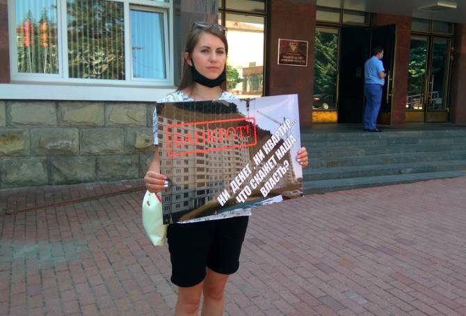 В Брянске обманутые депутатом Драниковым дольщики остаются без денег и квартир
