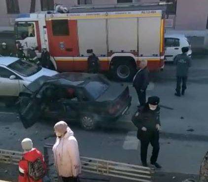 В массовой аварии возле ЦУМа в Брянске ранены 3 человека