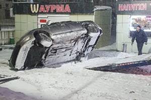 В новогоднюю ночь легковушка в Брянске попала в ДТП