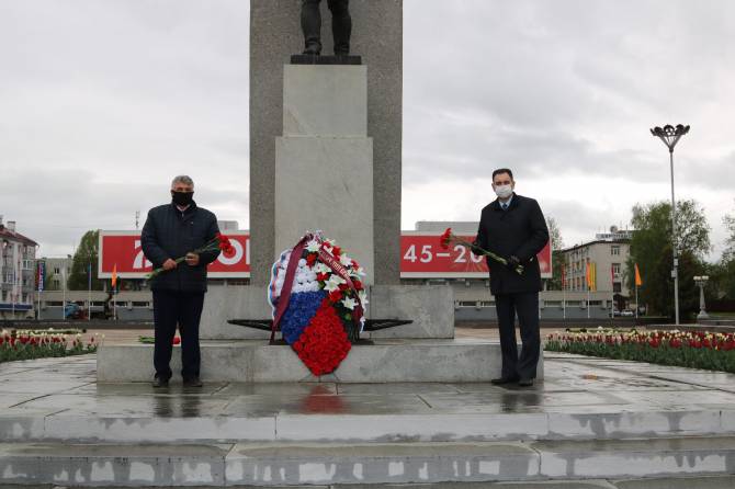 В Брянске почтили память погибших на войне героев