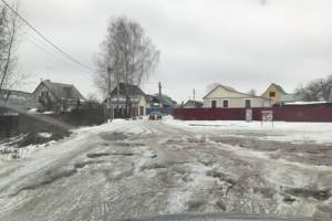Жители брянского поселка Ивановка пожаловались на непроходимую дорогу