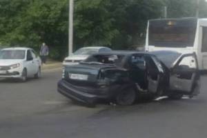 В Брянске на улице Ульянова произошло жесткое ДТП с двумя легковушками