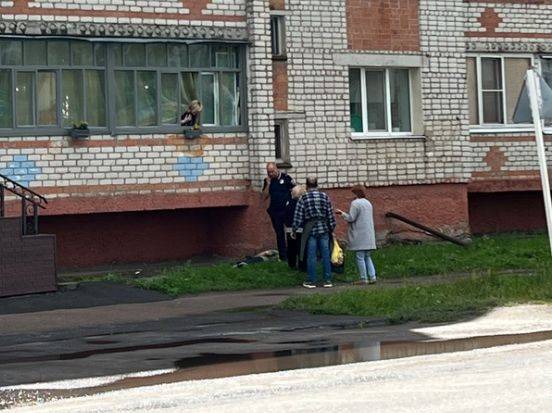 В Новозыбкове упавший с 5-го этажа мужчина скончался в реанимации
