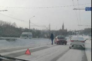 В Брянске на Первомайском мосту легковушка попала в ДТП