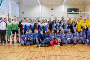 Брянские полицейские сыграли в волейбол со студентами и преподавателями БГУ