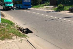В Брянске автомобилистов предупредили об опасной ловушке на улице Бежицкой