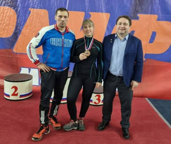 Брянская спортсменка взяла бронзу чемпионата России по пауэрлифтингу