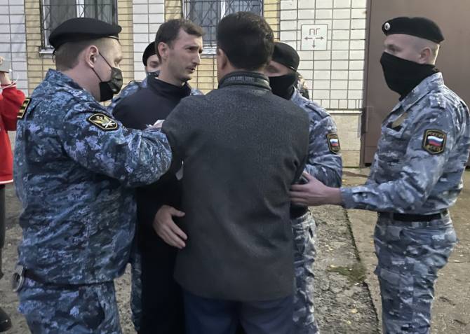 «У них команда сорвать эфир»: о задержании брянского депутата