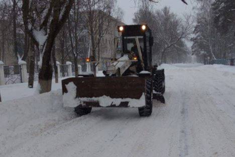 В Жуковском районе с последствиями снегопада борются с пяти часов утра