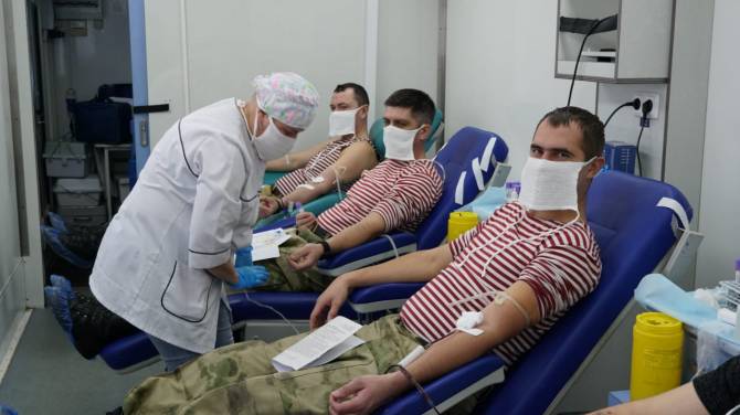 Брянские росгвардейцы сдали 20 литров крови для пострадавших жителей Донбасса