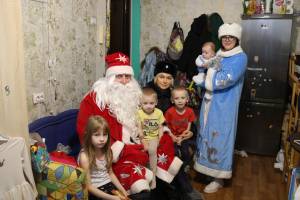 В Брянской области дети получили подарки от Полицейского Деда Мороза