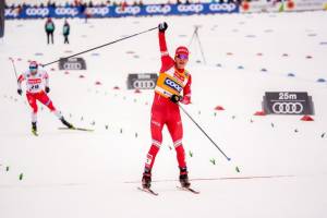 Брянский лыжник Большунов выиграл марафон на 50 километров
