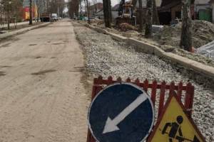 В Брянске на улице Мира расширяют дорогу и обустраивают тротуары