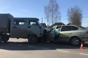 В Брянске столкнулись УАЗ и Hyundai: ранен 8-летний ребенок