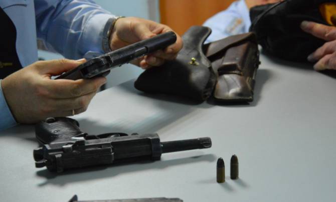 Брянцы получили почти миллион рублей за нелегальное оружие