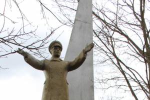 Брянские власти позабыли о существовании памятника Гагарину в селе Ущерпье