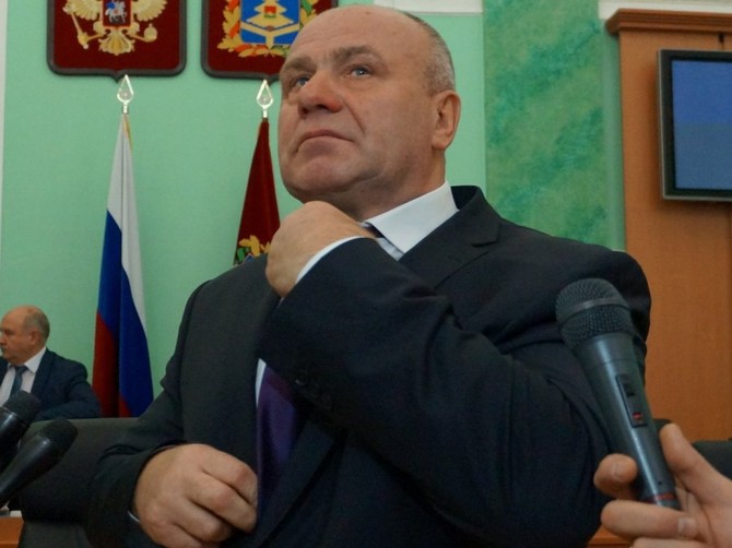 Брянский депутат Бугаев не ответил на обвинения в доведении гимназии до банкротства
