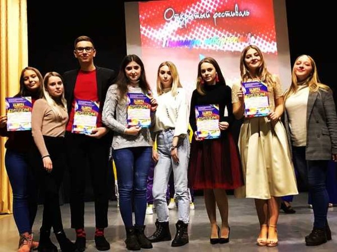 Брянские студентки ярко выступили на фестивале «Палитра творчества» в Могилеве