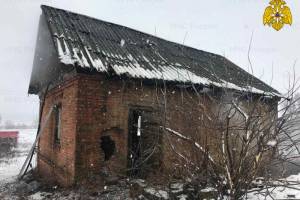 В брянском селе горел нежилой дом