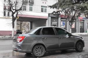 В Брянске полицейские нашли две подозрительные машины без номеров