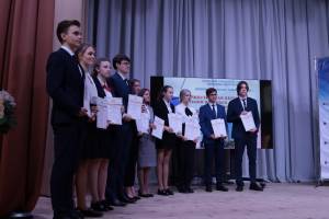 В Брянске 200 студентов и школьников получили именные стипендии