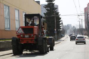 С улиц Брянска вывезли 18 тысяч тонн песка