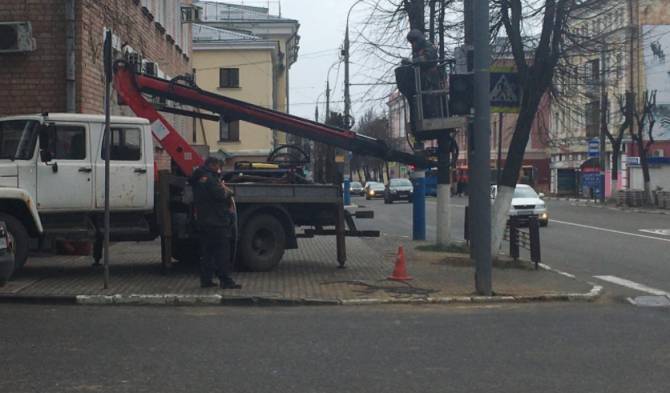 В Брянске на улице Фокина установили новый светофор