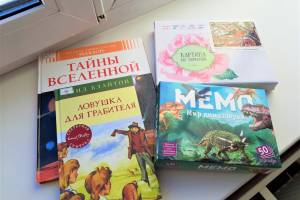 В Брянске детям в онкогематологическом центре подарили игрушки и книги