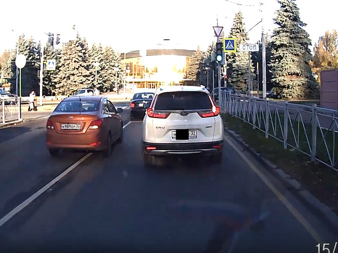 В Брянске сняли на видео хамский маневр водителя Hyundai