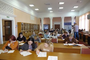 В Брянске 100 человек написали «Тютчевский диктант»