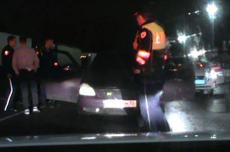 В Брянске полицейские задержали пьяную 16-летнюю девушку за рулём легковушки