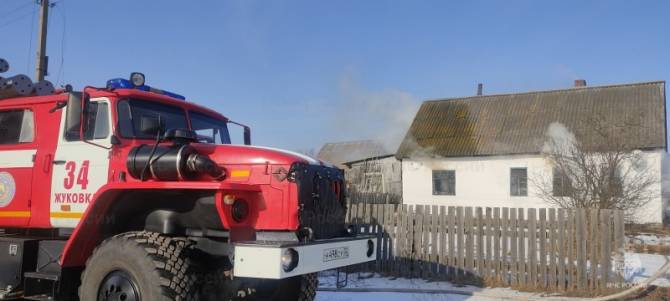 В Жуковском районе при пожаре в жилом доме пострадал человек