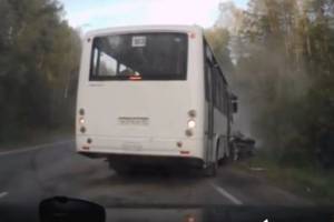 Опубликовано видео момента смертельного ДТП с автобусом в Брянске