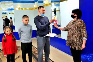 В Бежицком районе Брянска семью Тишиных поздравили с 4-м ребёнком