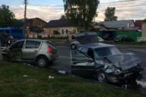 В страшном ДТП на улице Литейной в Брянске пострадали 4 человека 
