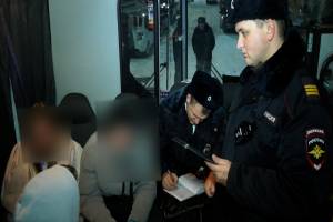 В Брянске силовики нагрянули с проверкой в ночной клуб, возле которого блогерша сожгла паспорт