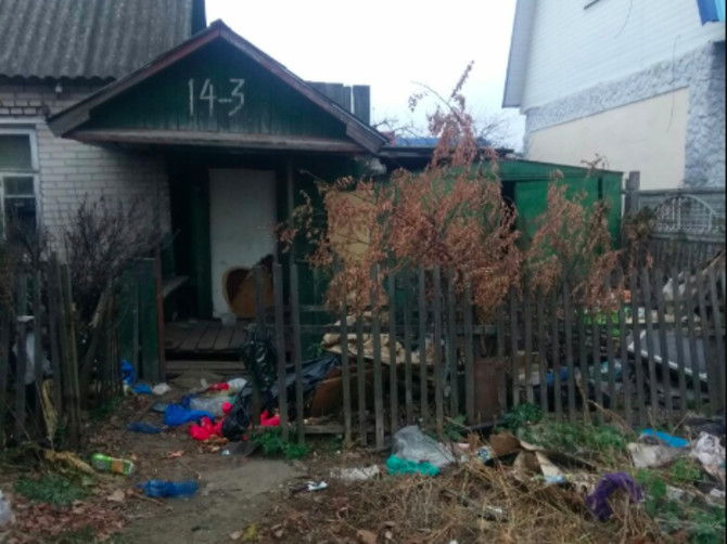 Брянцев шокировала свалка в заброшенном доме на Стахановской
