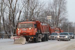 В Брянске на уборке снега работают 72 единицы техника