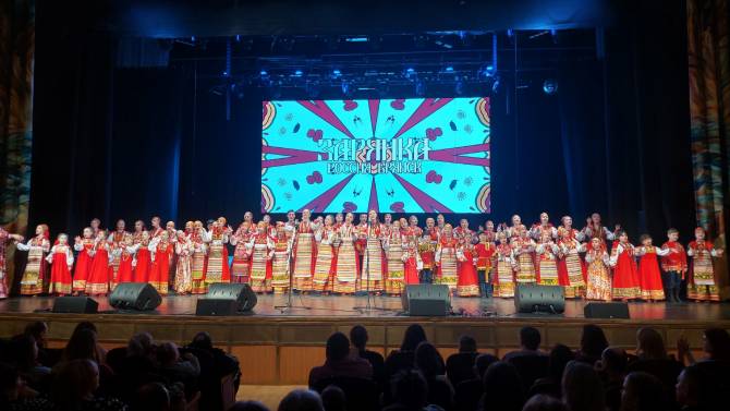 Брянская «Зарянка» отметила 30-летие большим концертом