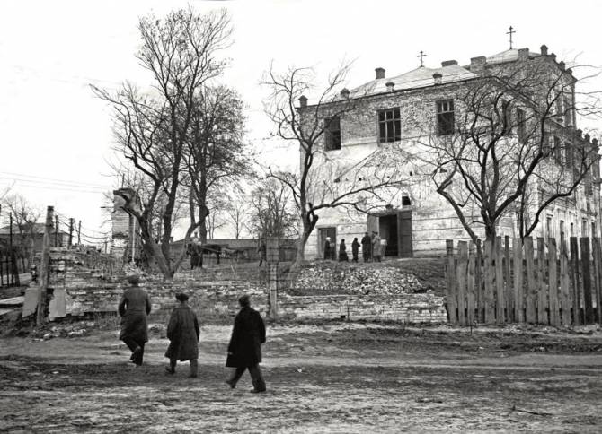Брянцам показали фото Воскресенской церкви 1942 года