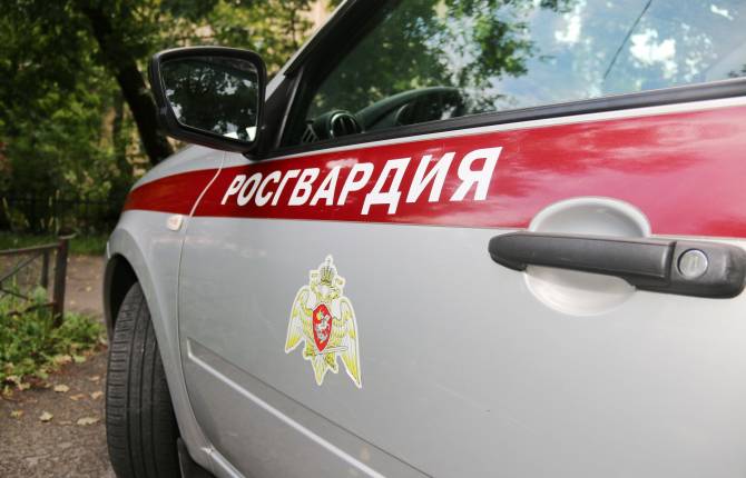 Ночью в брянской гостинице 27-летний мужчина жестоко избил жену