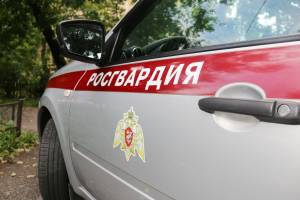 Ночью в брянской гостинице 27-летний мужчина жестоко избил жену