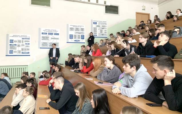 Студентам юрфака из БГУ устроили лекцию со следователем
