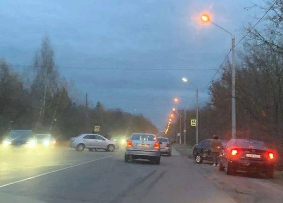 В Брянске на улице Речной неудачный обгон привел к жесткой аварии