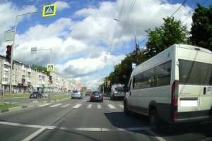 В Брянске маршрутчика оштрафовали за проезд на красный